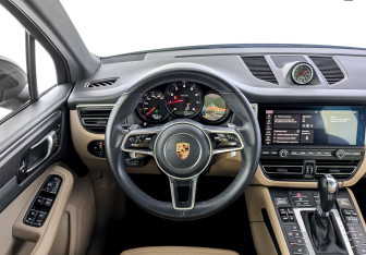 Подержанный автомобиль Porsche Macan 2020 года (22 фото)