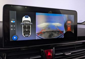 Подержанный автомобиль Москвич 3е 2023 года (27 фото)