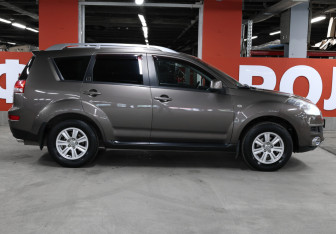 Подержанный автомобиль Citroen C-Crosser 2012 года (4 фото)