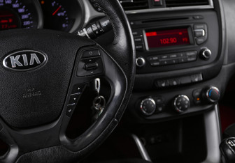 Подержанный автомобиль Kia Ceed Hatchback 2016 года (12 фото)