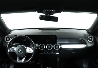 Подержанный автомобиль Mercedes-Benz GLB 2020 года (12 фото)