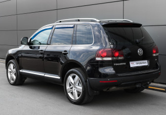 Подержанный автомобиль Volkswagen Touareg 2008 года (6 фото)