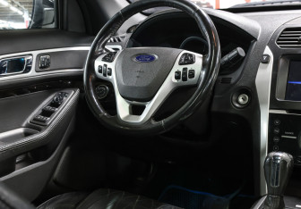 Подержанный автомобиль Ford Explorer 2011 года (15 фото)