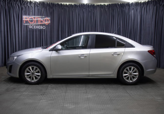 Подержанный автомобиль Chevrolet Cruze Sedan 2014 года (8 фото)