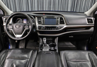 Подержанный автомобиль Toyota Highlander 2014 года (16 фото)