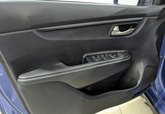 Подержанный автомобиль Kia Rio Hatchback 2019 года (18 фото)