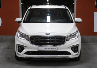 Подержанный автомобиль Kia Carnival 2019 года (2 фото)