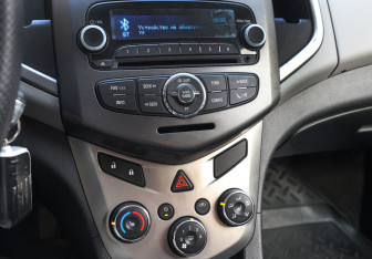 Подержанный автомобиль Chevrolet Aveo Sedan 2013 года (18 фото)
