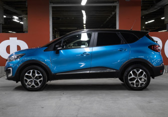 Подержанный автомобиль Renault Kaptur 2018 года (8 фото)