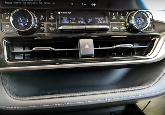 Подержанный автомобиль Toyota Highlander 2025 года (30 фото)