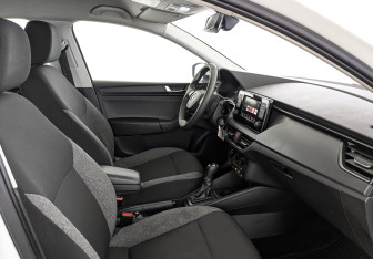 Подержанный автомобиль Skoda Rapid Liftback 2021 года (13 фото)