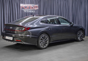 Подержанный автомобиль Hyundai Sonata 2021 года (5 фото)