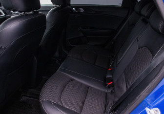 Подержанный автомобиль Kia Ceed Hatchback 2019 года (11 фото)