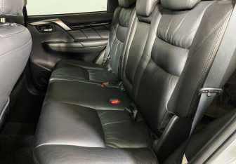 Подержанный автомобиль Mitsubishi Pajero Sport 2018 года (10 фото)