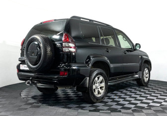 Подержанный автомобиль Toyota Land Cruiser Prado 2005 года (5 фото)