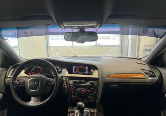 Подержанный автомобиль Audi A4 Sedan 2009 года (12 фото)