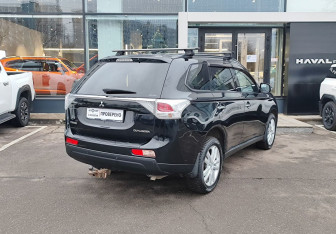 Подержанный автомобиль Mitsubishi Outlander 2012 года (5 фото)