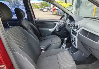 Подержанный автомобиль Renault Logan Sedan 2012 года (11 фото)