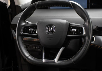 Подержанный автомобиль Changan UNI-K 2023 года (18 фото)