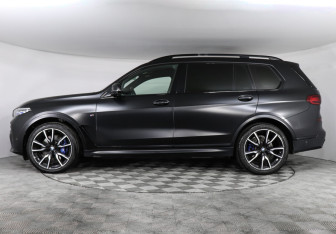 Подержанный автомобиль BMW X7 2022 года (5 фото)