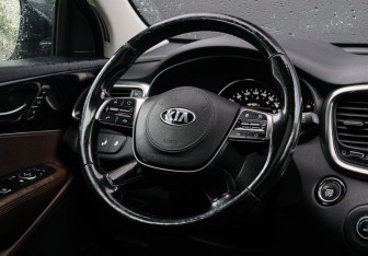Подержанный автомобиль Kia Sorento 2019 года (12 фото)