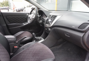 Подержанный автомобиль Hyundai Solaris Sedan 2011 года (9 фото)