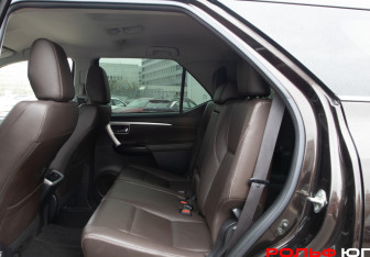 Подержанный автомобиль Toyota Fortuner 2018 года (8 фото)