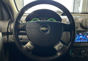Подержанный автомобиль Chevrolet Aveo Sedan 2006 года (14 фото)