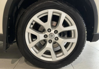 Подержанный автомобиль Nissan X-Trail 2012 года (20 фото)
