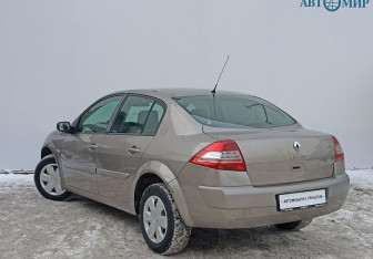 Подержанный автомобиль Renault Megane Sedan 2007 года (7 фото)