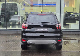 Подержанный автомобиль Ford Kuga 2019 года (7 фото)