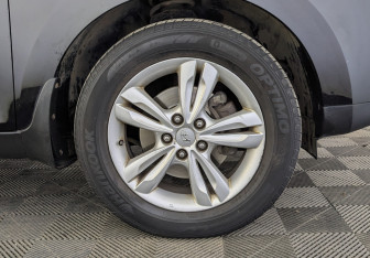 Подержанный автомобиль Hyundai ix35 2012 года (12 фото)