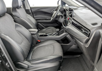 Подержанный автомобиль Москвич 3 2023 года (23 фото)