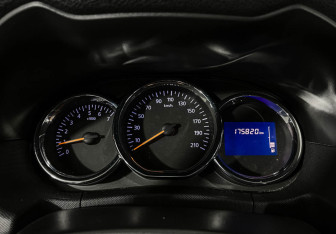 Подержанный автомобиль Renault Duster 2017 года (11 фото)