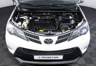 Подержанный автомобиль Toyota RAV4 2013 года (9 фото)