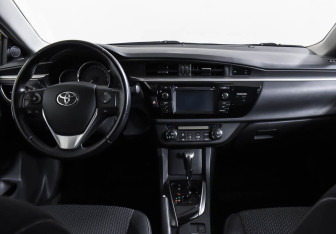 Подержанный автомобиль Toyota Corolla Sedan 2015 года (9 фото)