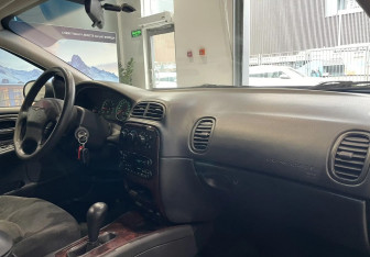 Подержанный автомобиль Chrysler Concorde 2002 года (8 фото)