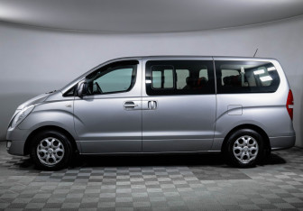 Подержанный автомобиль Hyundai H-1 2015 года (8 фото)