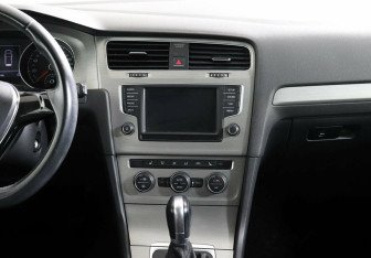 Подержанный автомобиль Volkswagen Golf Hatchback 2016 года (9 фото)