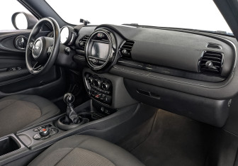 Подержанный автомобиль MINI Clubman Wagon 2019 года (11 фото)