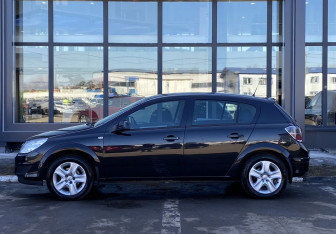 Подержанный автомобиль Opel Astra Hatchback 2014 года (8 фото)