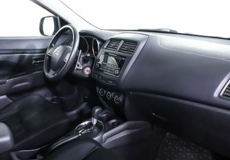 Подержанный автомобиль Mitsubishi ASX 2014 года (8 фото)