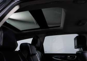 Подержанный автомобиль Infiniti QX60 2017 года (18 фото)