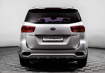 Подержанный автомобиль Kia Carnival 2019 года (6 фото)