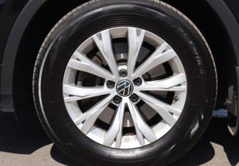 Подержанный автомобиль Volkswagen Tiguan 2021 года (19 фото)
