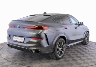 Подержанный автомобиль BMW X6 2021 года (5 фото)