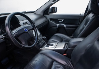 Подержанный автомобиль Volvo XC90 2006 года (10 фото)