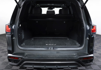 Подержанный автомобиль Lexus LX 2025 года (9 фото)