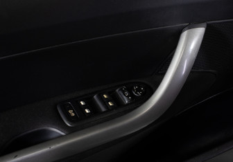 Подержанный автомобиль Peugeot 308 Wagon 2010 года (16 фото)