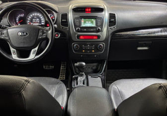 Подержанный автомобиль Kia Sorento 2014 года (15 фото)